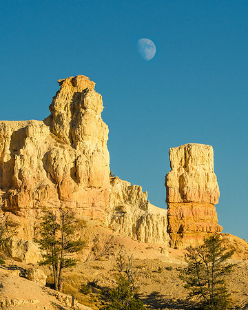 Moon Over the Hoodoos